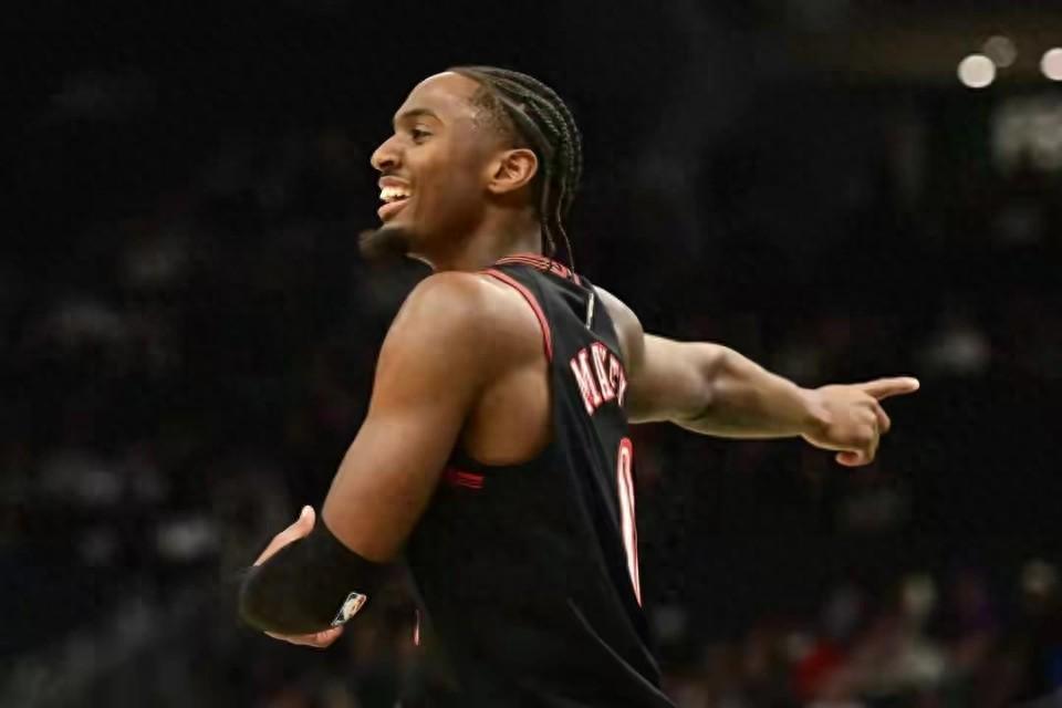 马刺屠76人揽四奖，文班24分钟+41；防守破局雪旧耻，前路可可期