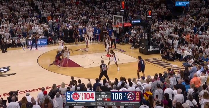 NBA直播-寒光凛凛似当年！哈登最后三挑活塞 爷青回中投 经典抛投 杀人3分